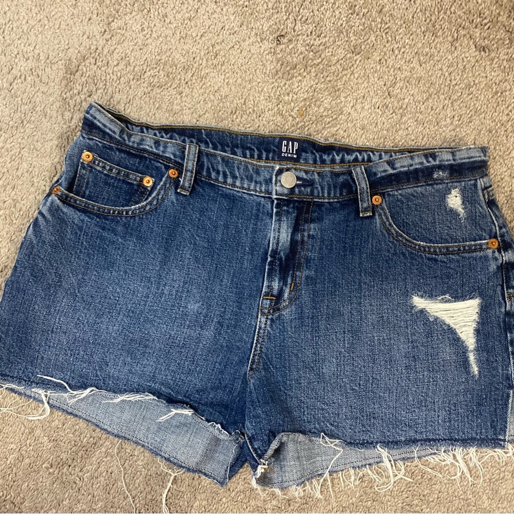 🌞3 for $15 GAP jeans shorts/ woman’s  29in with raw ham/ distressed/ dark wash